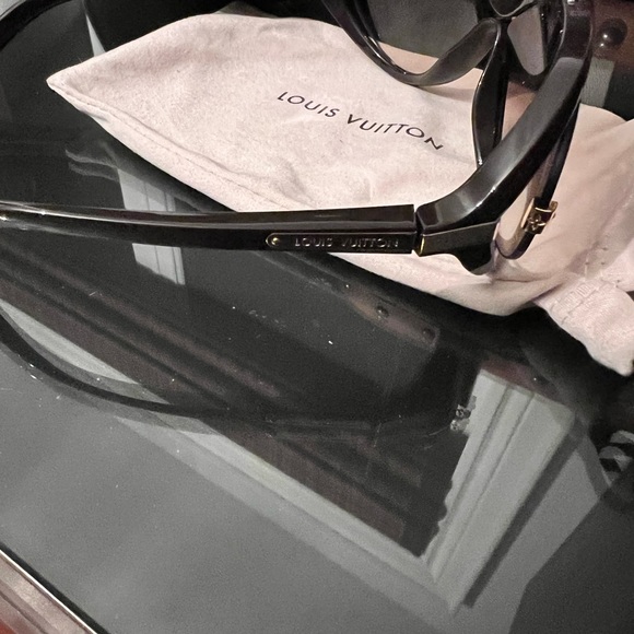 Louis Vuitton sunglasses brown with case - Picture 7 of 7